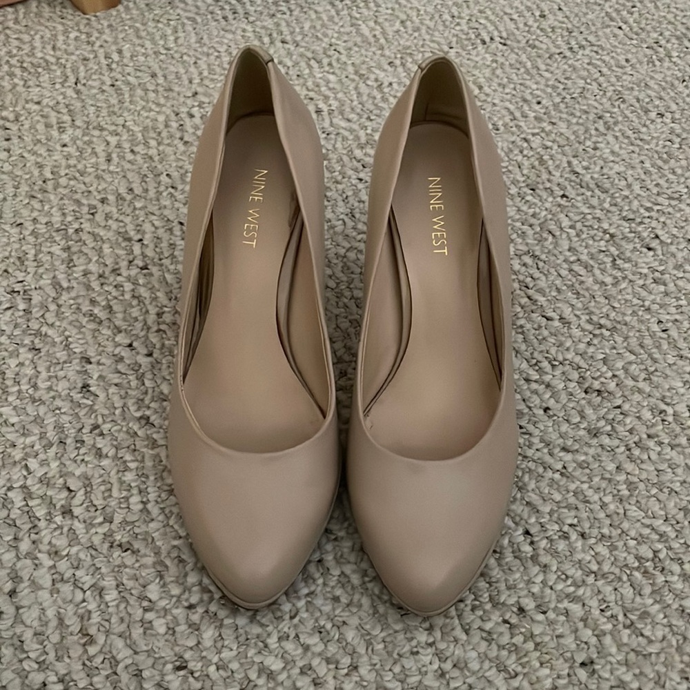 Nine West Nude Pumps